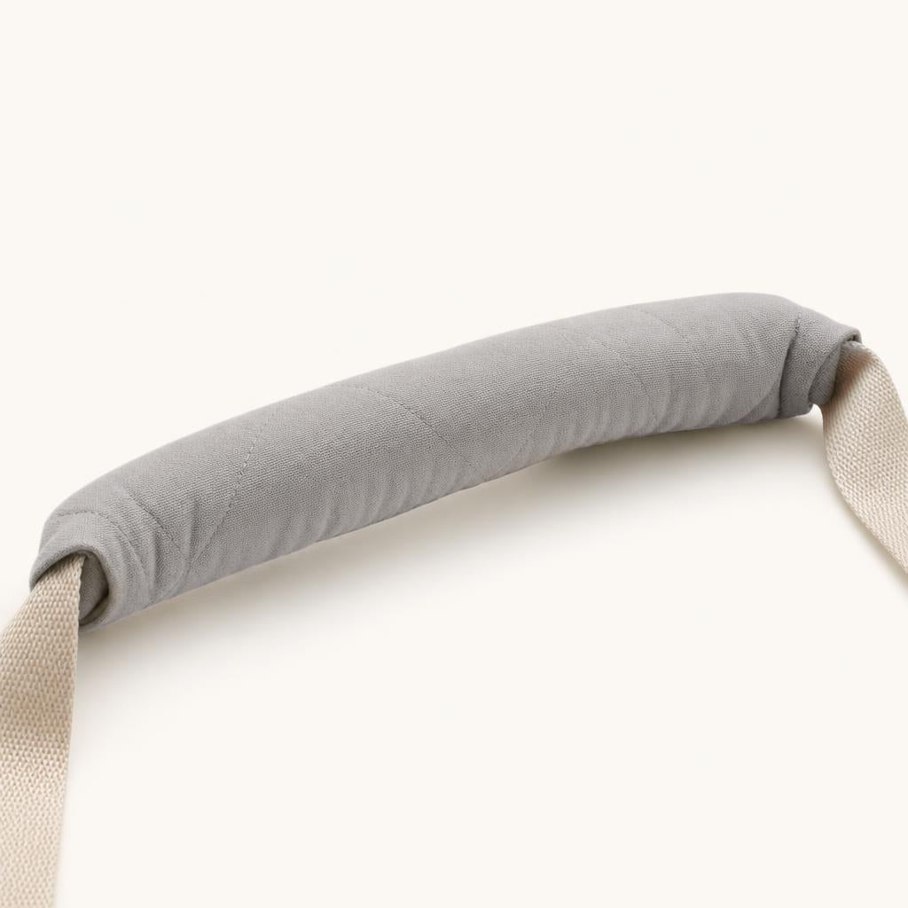 Close-up of the padded ergonomic top handle