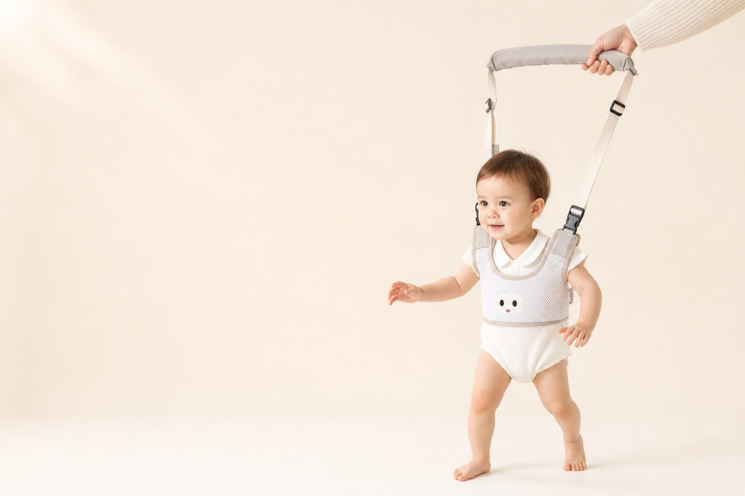 Baby taking first steps with the Pasyu walking harness